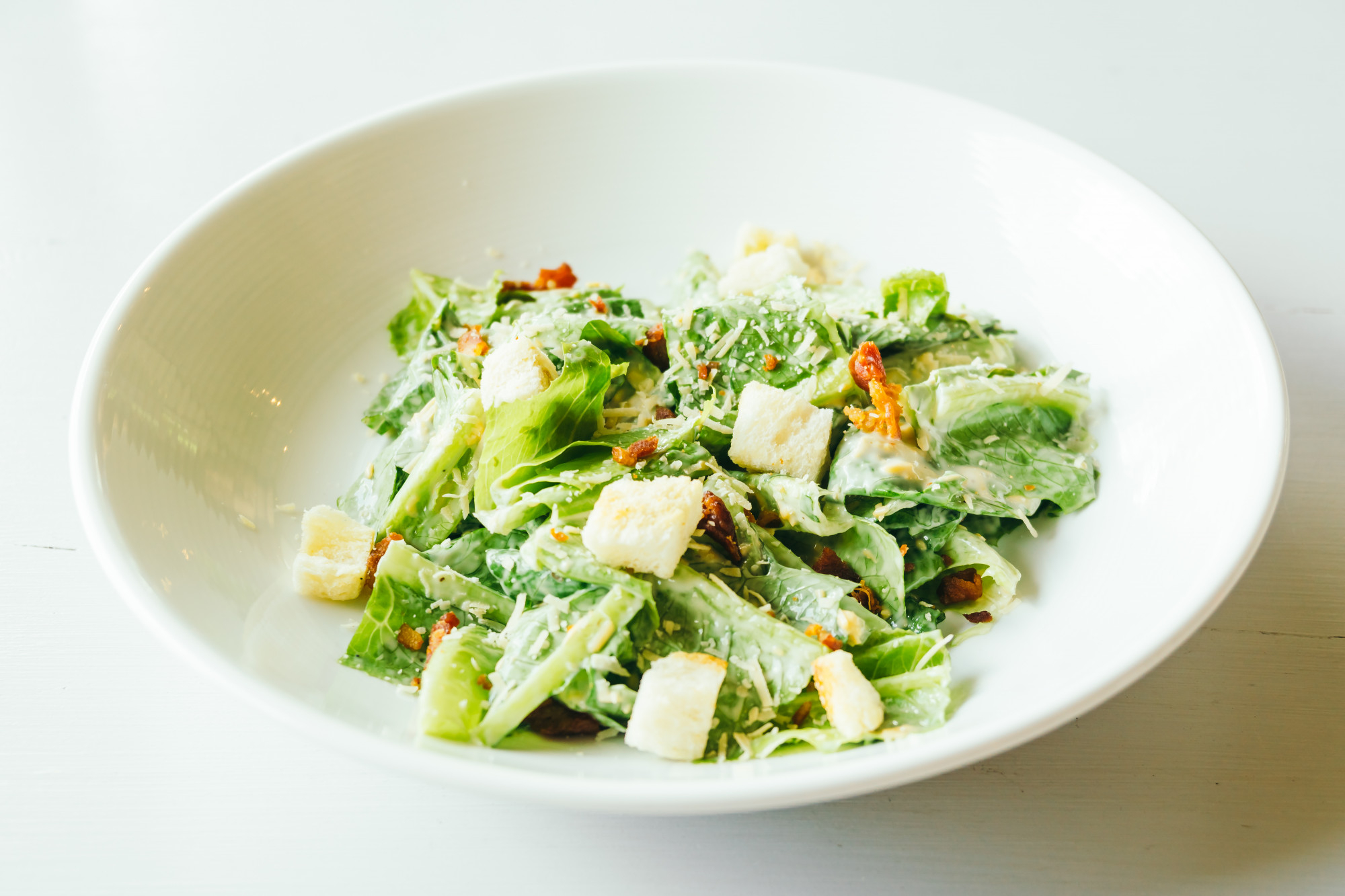Creamy Caesar salad with croutons