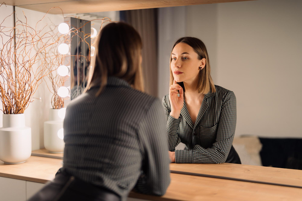 Speaking to a mirror