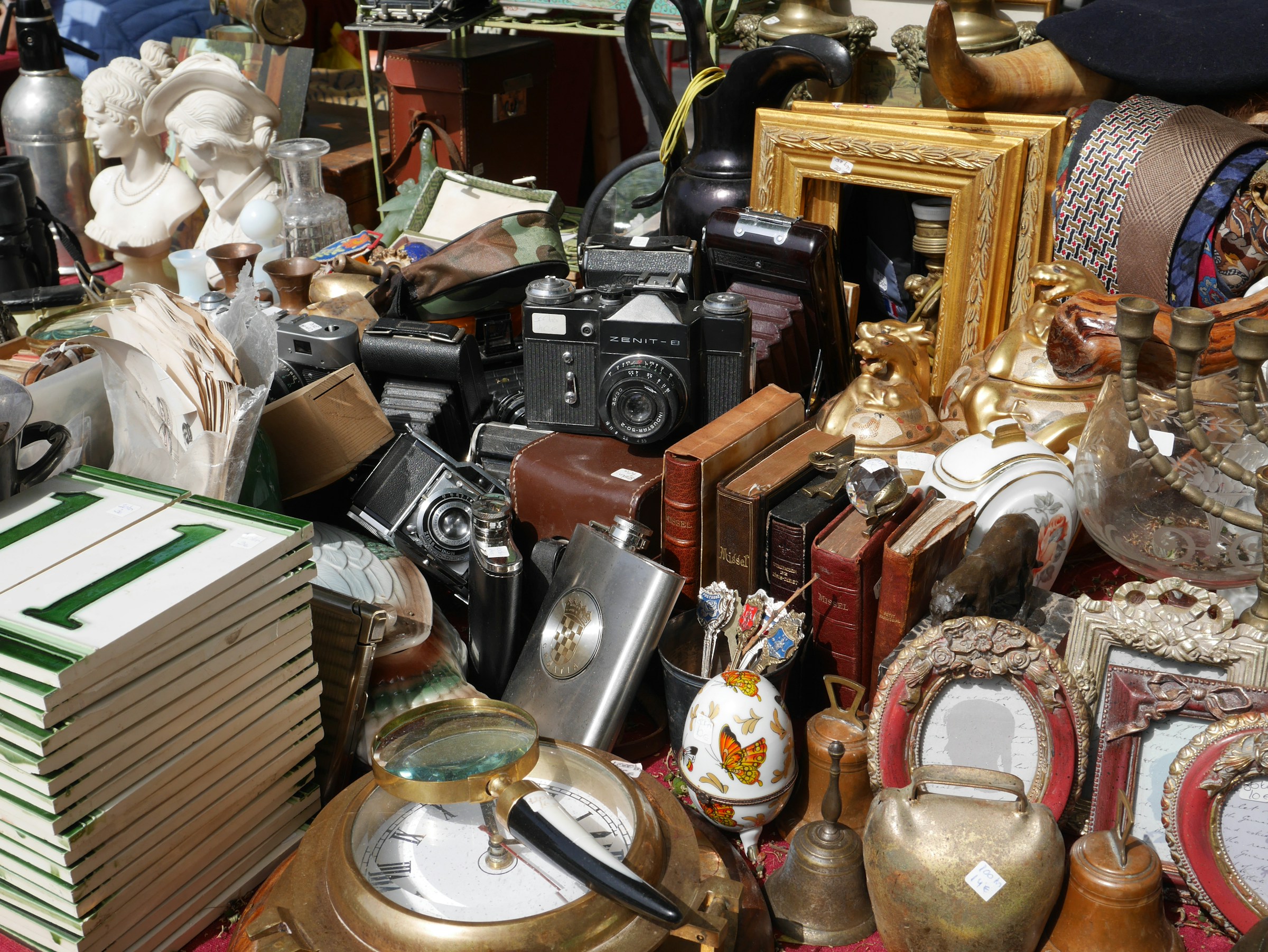 Mixed secondhand items for resale